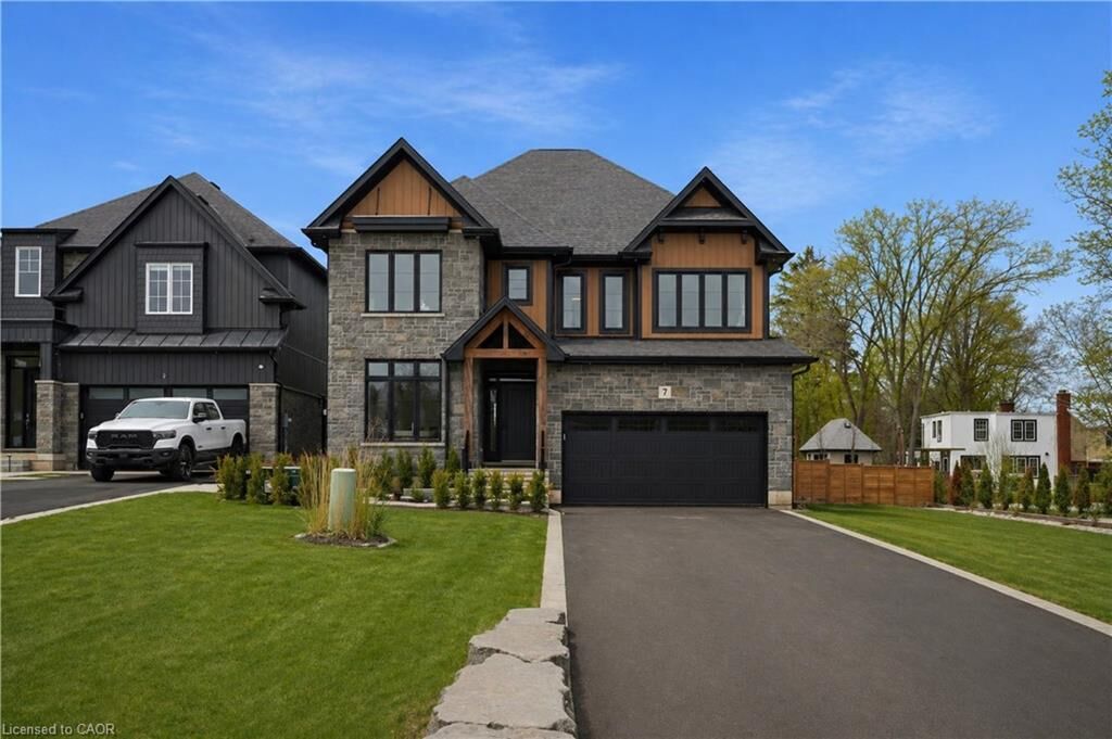 Property Photo: 7 Bartlett Avenue ON L3M 5N7