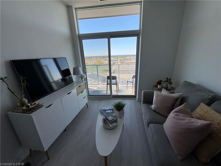 Property Photo:  2782 Barton Street E 815  ON L8E 2J8 