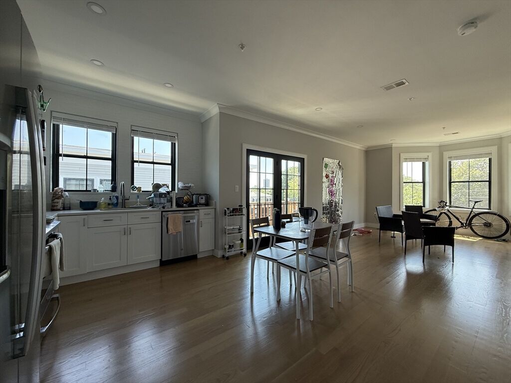 Property Photo:  285 Lamartine 3  MA 02130 