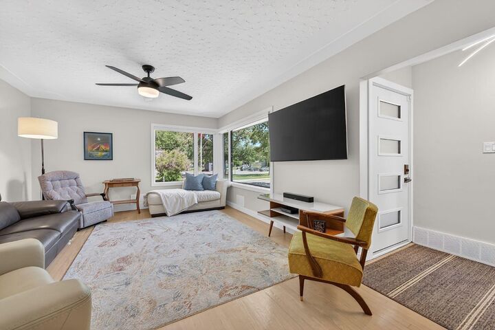 Property Photo: 3723 2 Street NW AB T2K 0Y5