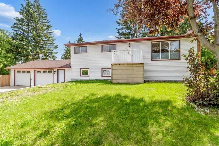 Property Photo: 4719 46 Avenue AB T4S 1L4