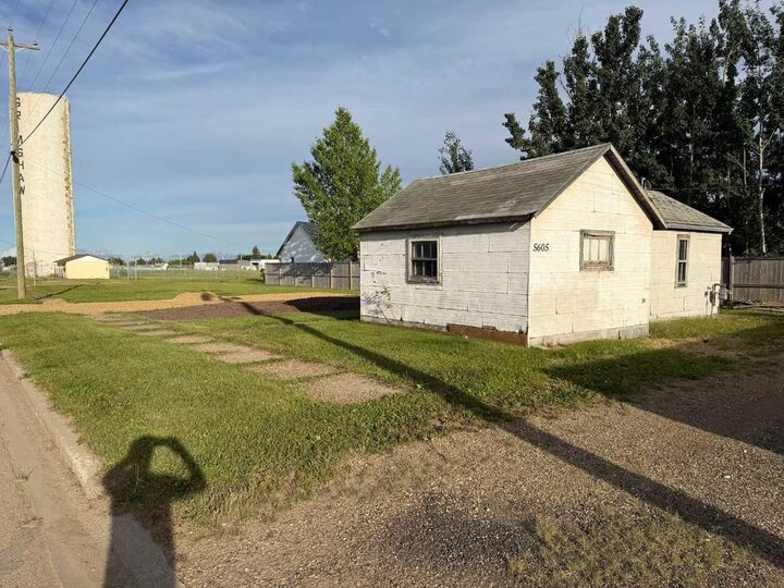 Property Photo: 5605 49 Street AB T0H 1W0