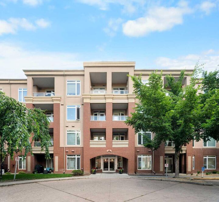 Property Photo:  24 Hemlock Crescent SW 4208  AB T3C 2Z1 