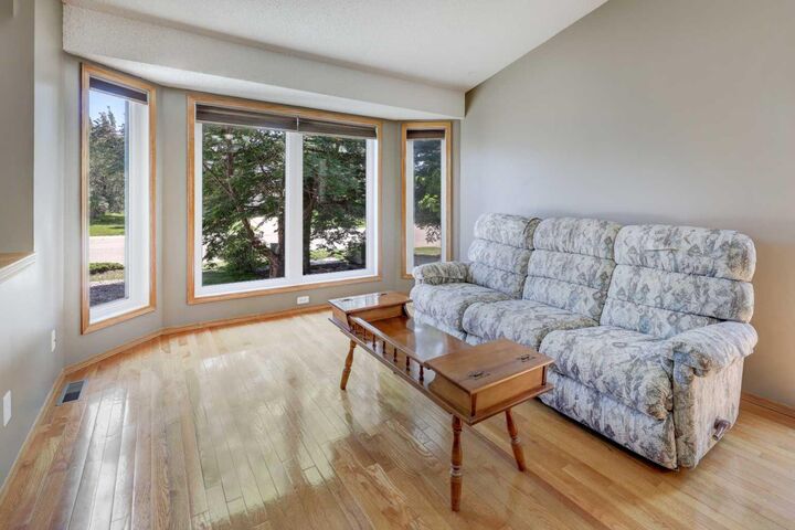 Property Photo:  96 Hawktree Close NW  AB T3G 3T3 