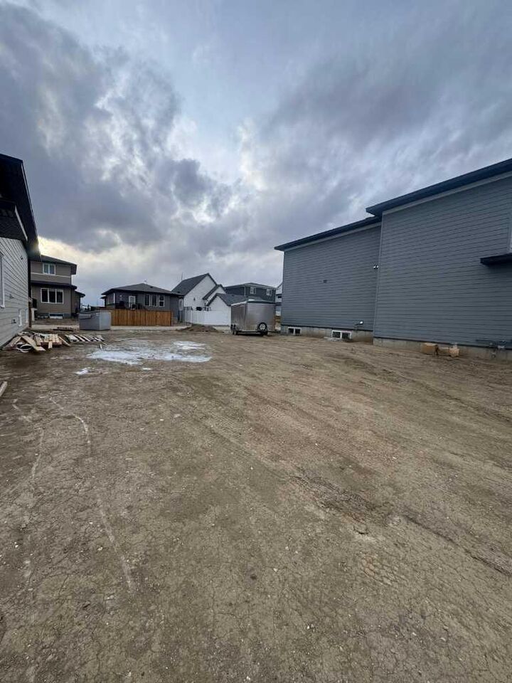 Property Photo: 660 Devonia Road W AB T1J 5W3