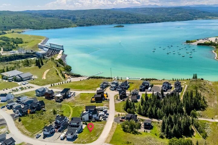 Property Photo:  423 Cottageclub Cove  AB T4C 1B1 