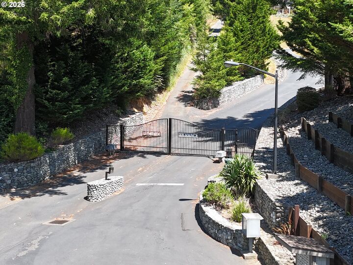 Property Photo: 7774 Zoe Dr OR 97415