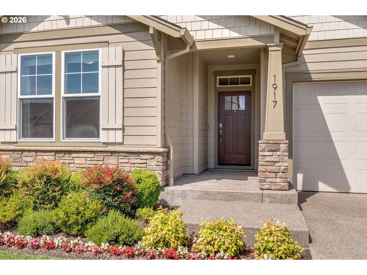 Property Photo:  1917 N Hyssop St  OR 97013 