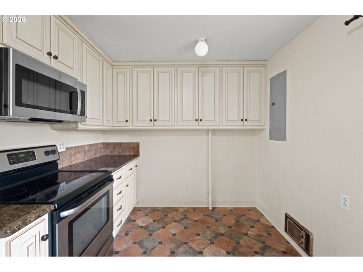 Property Photo: 4008 E 14th St WA 98661