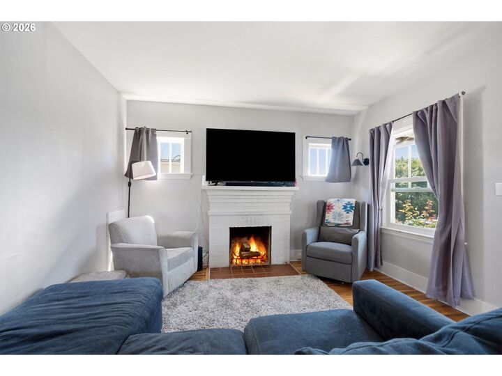 Property Photo: 422 NE 57th Ave OR 97213