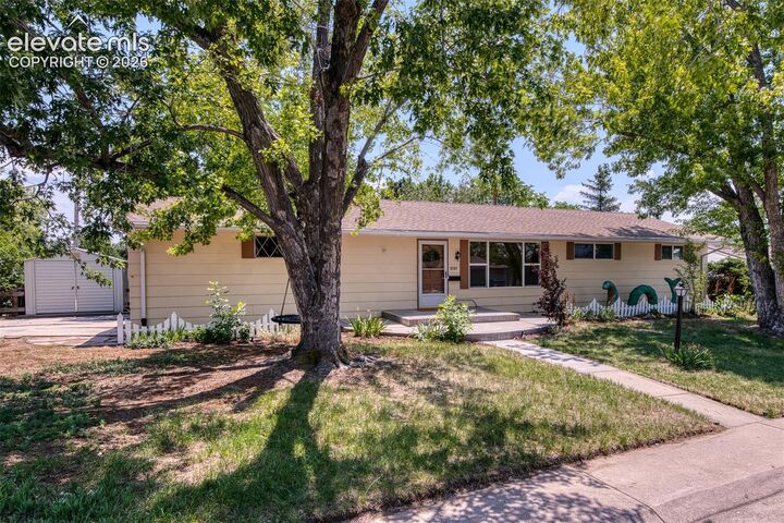 Property Photo: 8584 E Briarwood Place CO 80112
