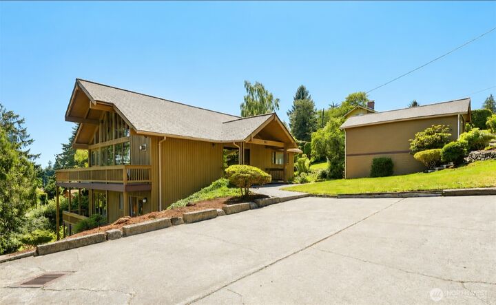 Property Photo:  737  8th Avenue  WA 98520 