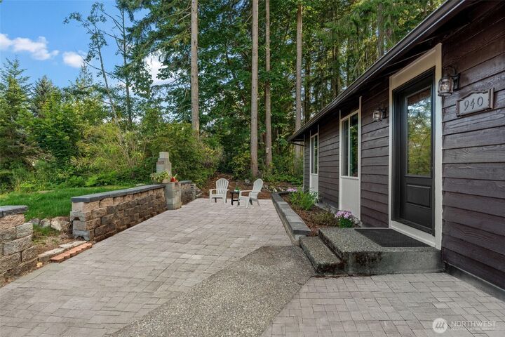 Property Photo: 940 Hillandale Drive E WA 98366