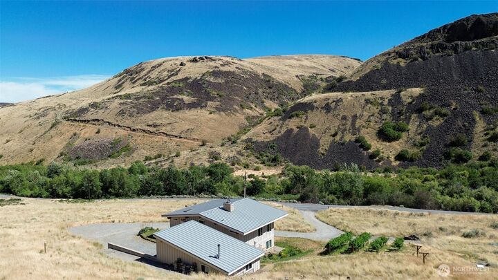 Property Photo:  7400  Colockum Road  WA 98828 