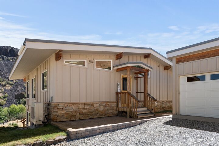 Property Photo:  7400  Colockum Road  WA 98828 