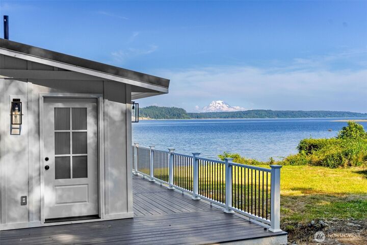 Property Photo:  804 E Colonel Wright Road  WA 98584 