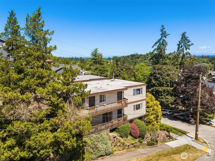 Property Photo: 205 26th Avenue E WA 98112