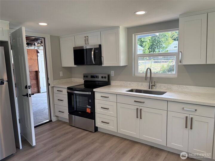 Property Photo:  1040 W Shady Lane Wa  WA 98277 