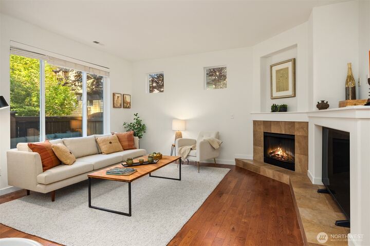 Property Photo:  816  148th Place SE  WA 98012 