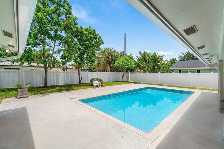 Property Photo: 723 SW 27th Terrace FL 33435