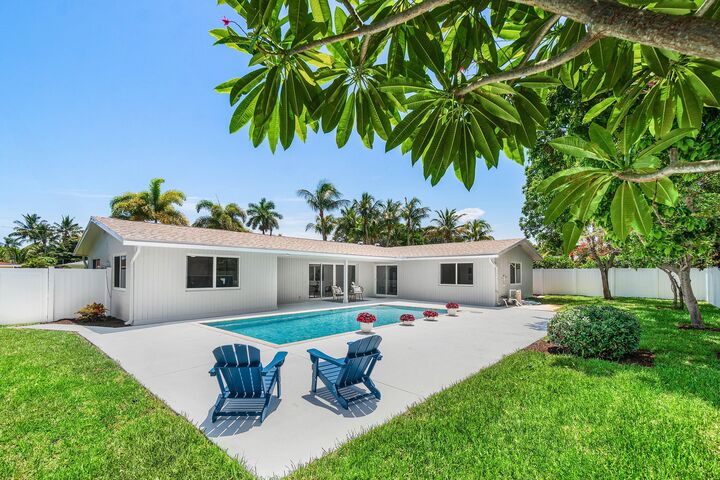 Property Photo: 723 SW 27th Terrace FL 33435
