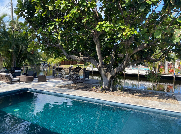 Property Photo:  2001 N Victoria Park Road  FL 33305 