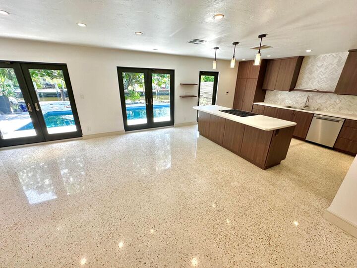 Property Photo:  2001 N Victoria Park Road  FL 33305 