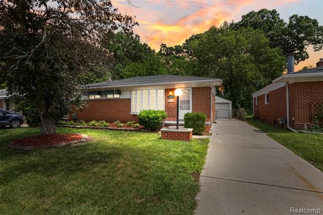 Property Photo: 140 Hubbard Street MI 48135