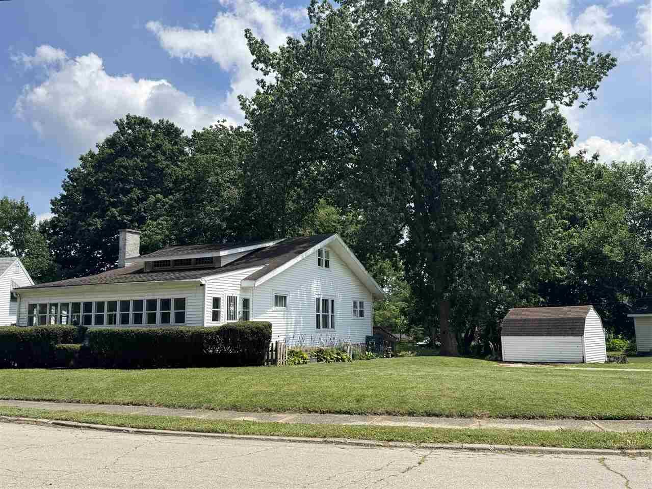 Property Photo:  427 Sedgwick  Place  IN 47374 