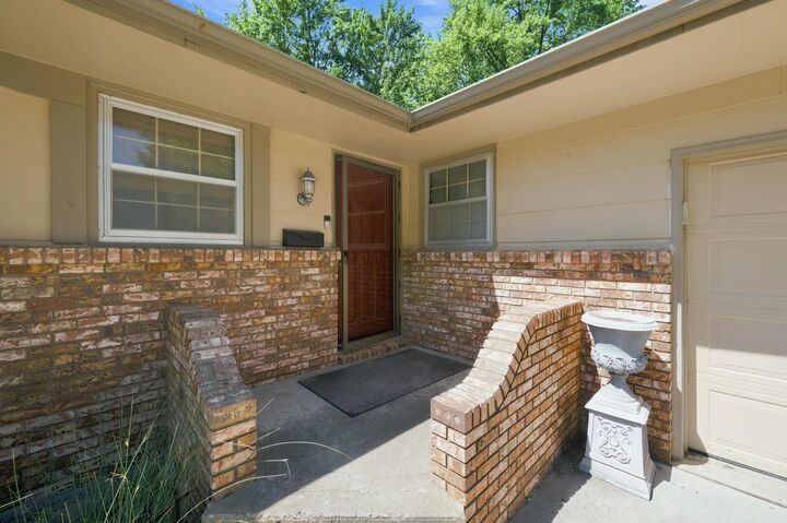 Property Photo: 605 N Willow Dr KS 67037