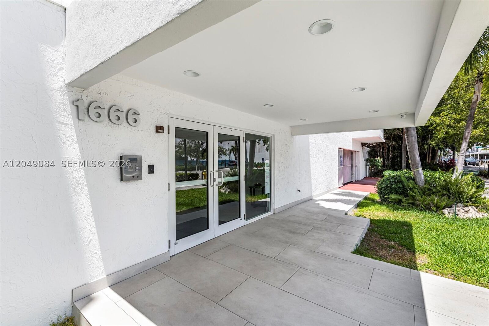 Property Photo: 1666 West Ave 404 FL 33139