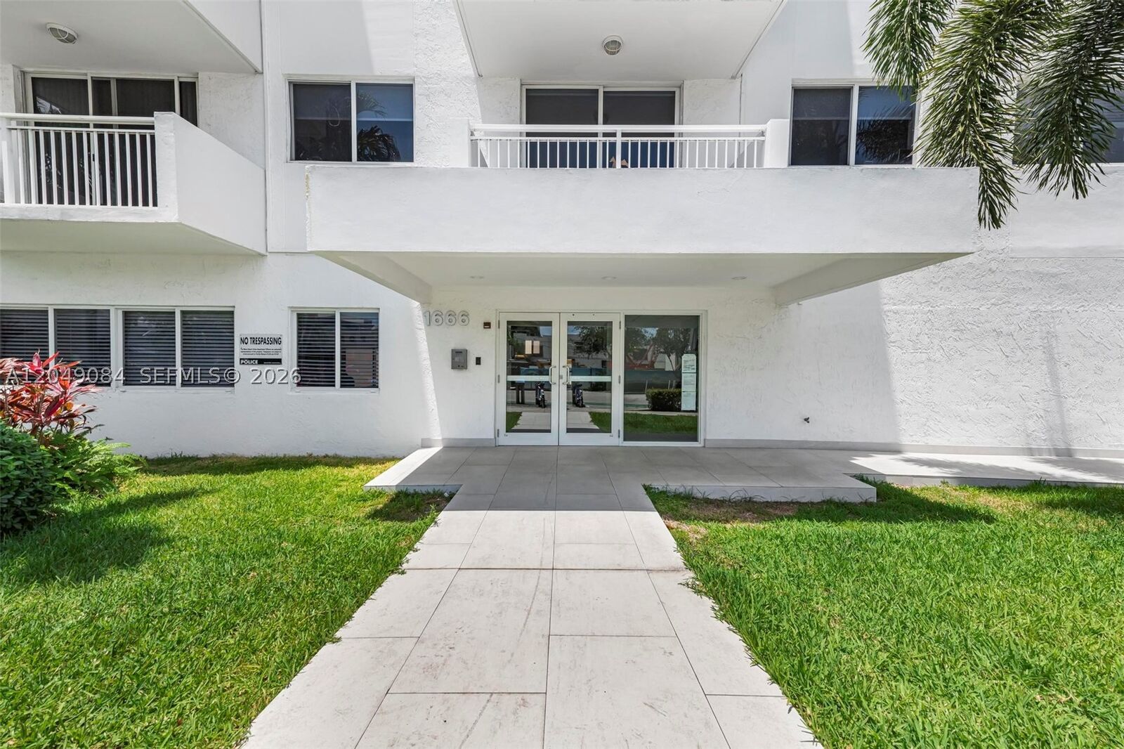Property Photo:  1666 West Ave 404  FL 33139 