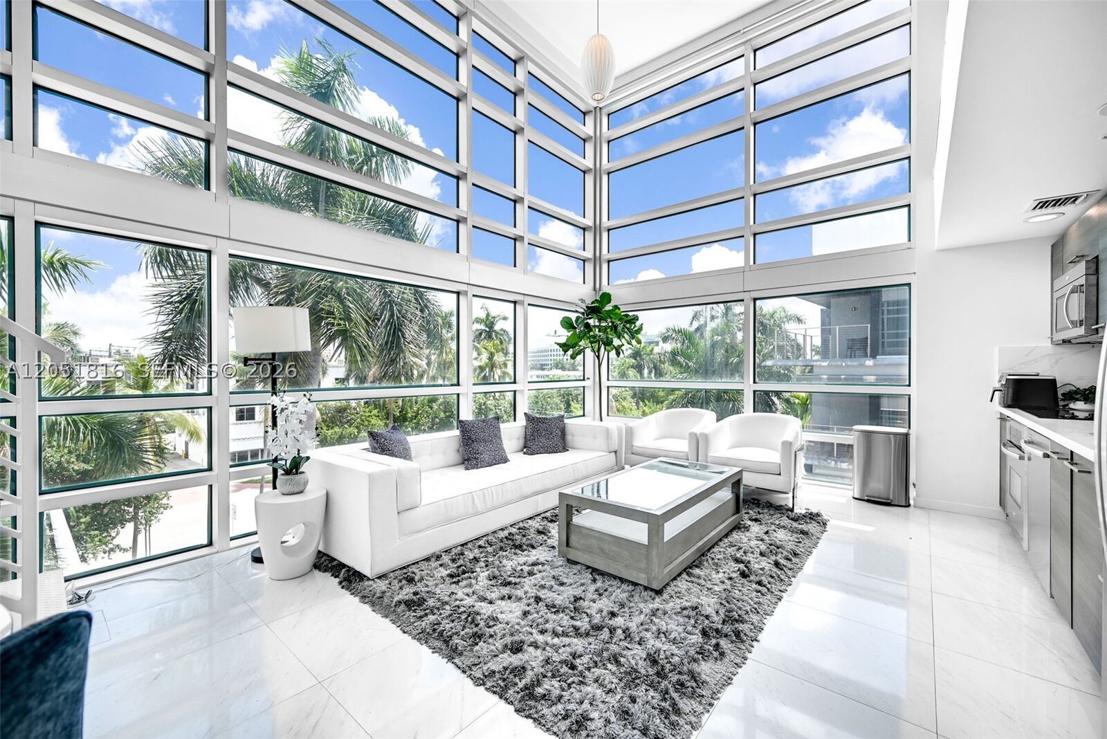 Property Photo: 421 Meridian Ave 15 FL 33139