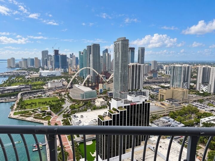 Property Photo:  1750 N Bayshore Dr 4912  FL 33132 