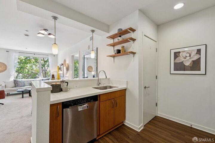 Property Photo:  555 Bartlett Street 206  CA 94110 