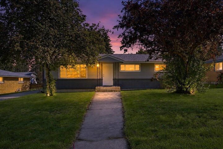 Property Photo: 724 W Carolina Way WA 99208