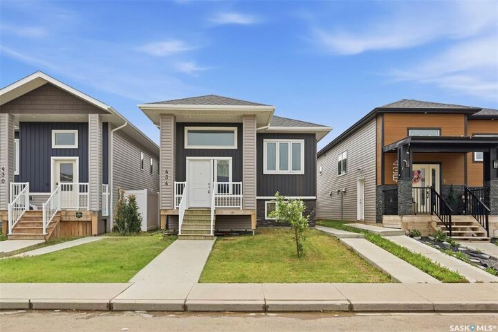 Property Photo:  434 McArthur Crescent  SK S7L 6Y3 