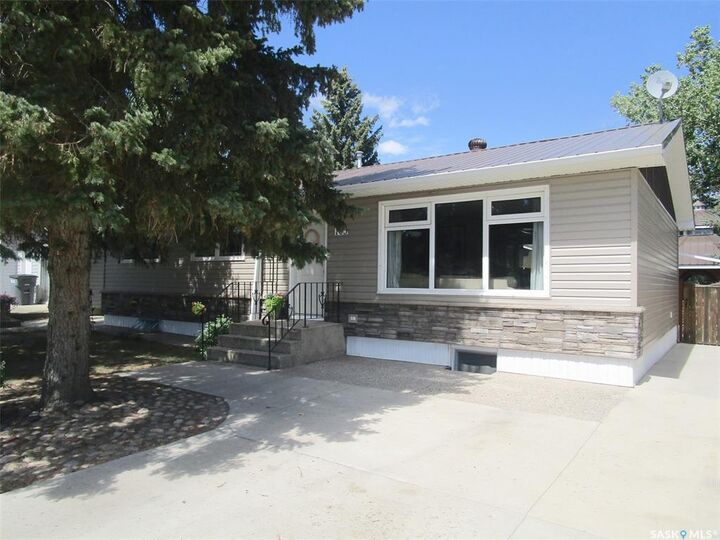 Property Photo:  105 Assiniboia Avenue  SK S0H 0B0 