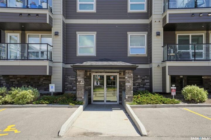 Property Photo: 106 Willis Crescent 3311 SK S7T 0Y6