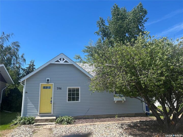 Property Photo: 706 Norfolk Avenue SK S0G 0R0