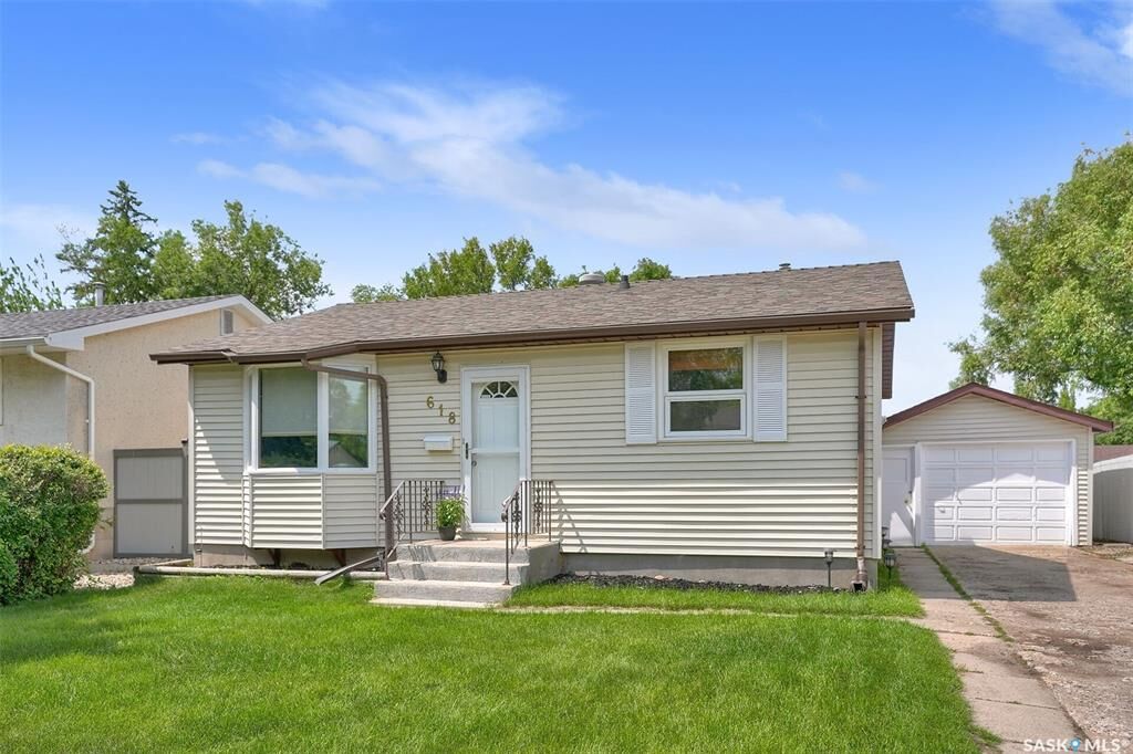 Property Photo:  618 Sweeney Street  SK S4T 6H4 