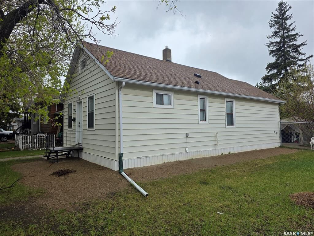 Property Photo: 300 Smith Street SK S4R 2K9