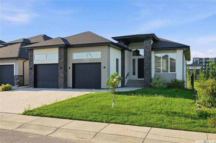 Property Photo:  579 Boykowich Crescent  SK S7W 0S5 