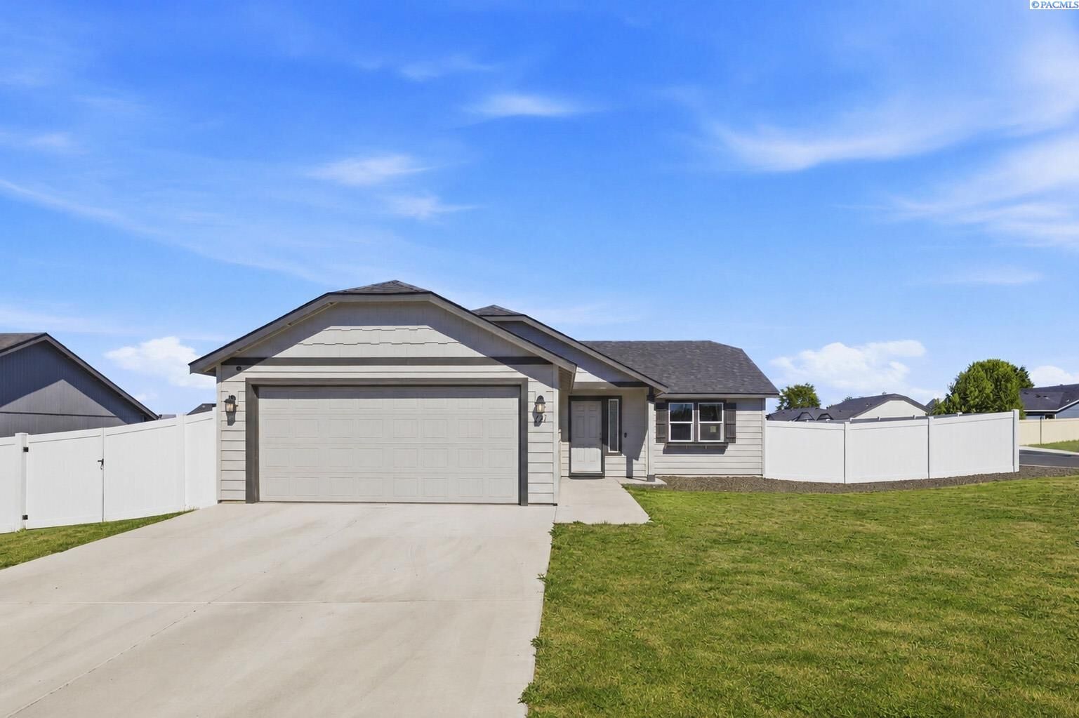 Property Photo:  121 Bitters Loop  WA 98930 