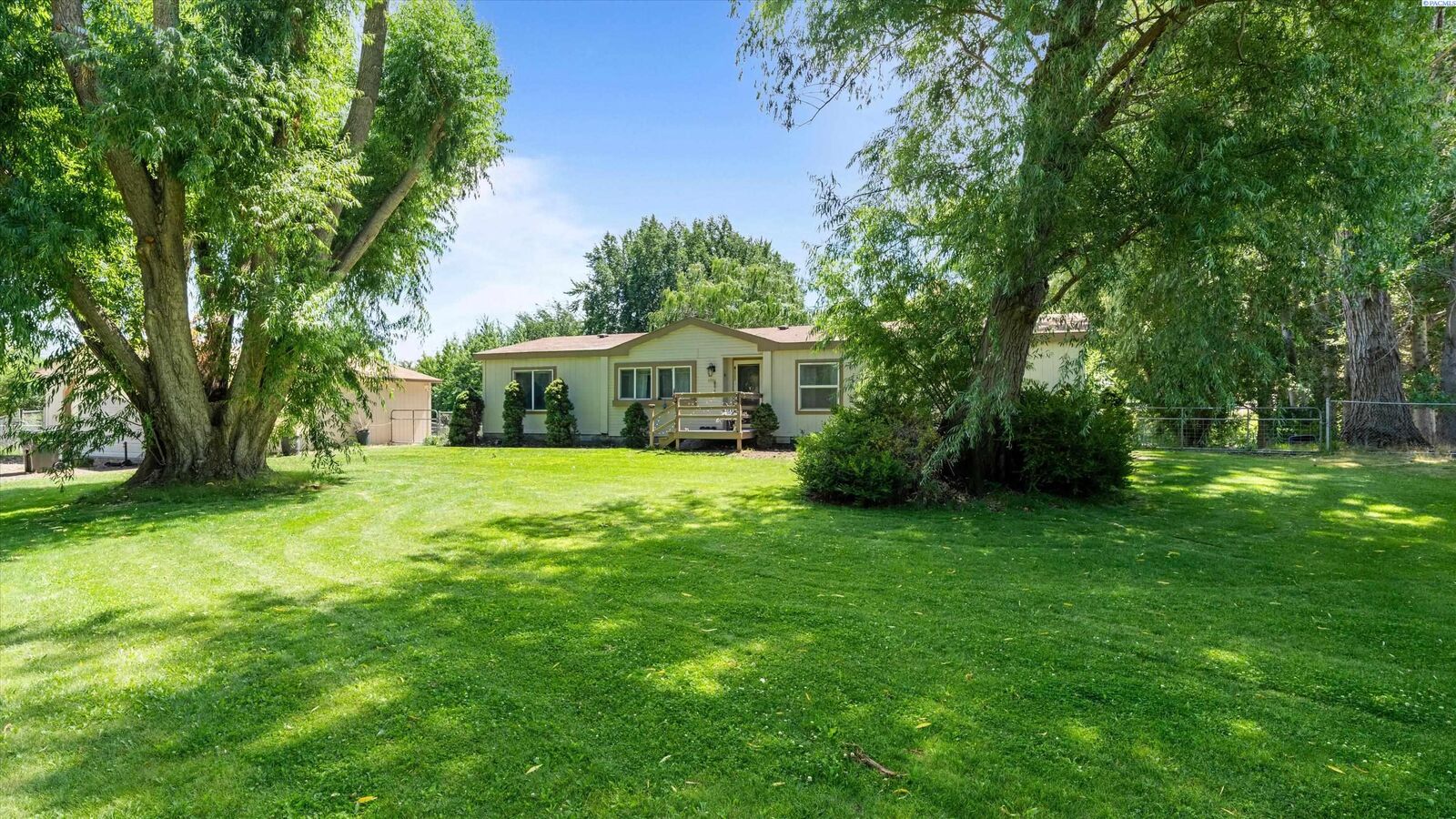 Property Photo: 1101 Babs Ave WA 99320