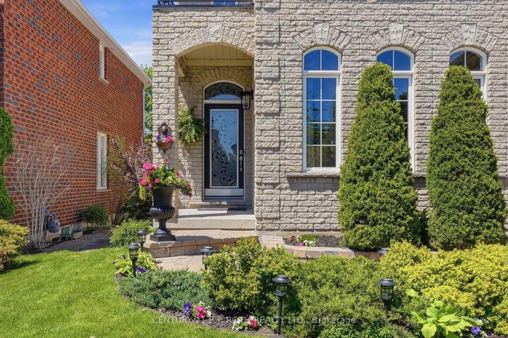 Property Photo:  115 Sandringham Drive  ON L4N 0Y9 