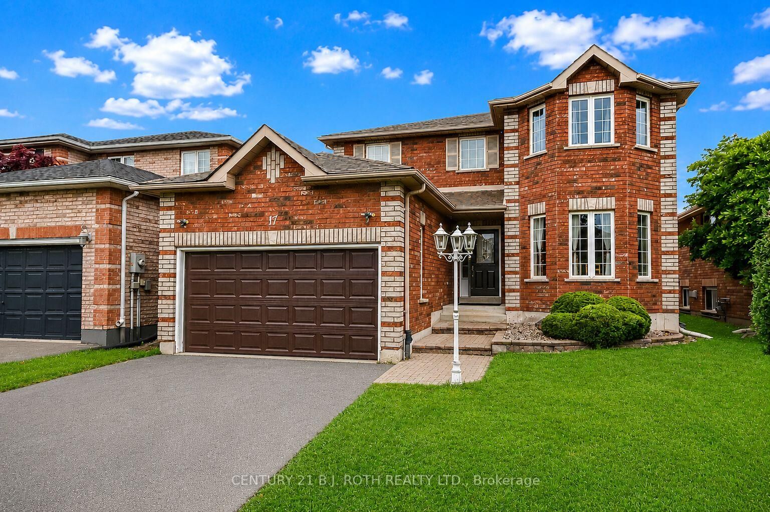 Property Photo:  17 Crompton Drive  ON L4M 6N1 