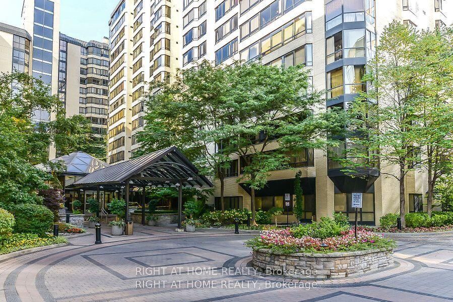 Property Photo:  280 Simcoe Street 807  ON M5T 2Y5 