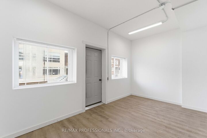 Property Photo: 759 Barton Street E # Main ON L8L 3A9