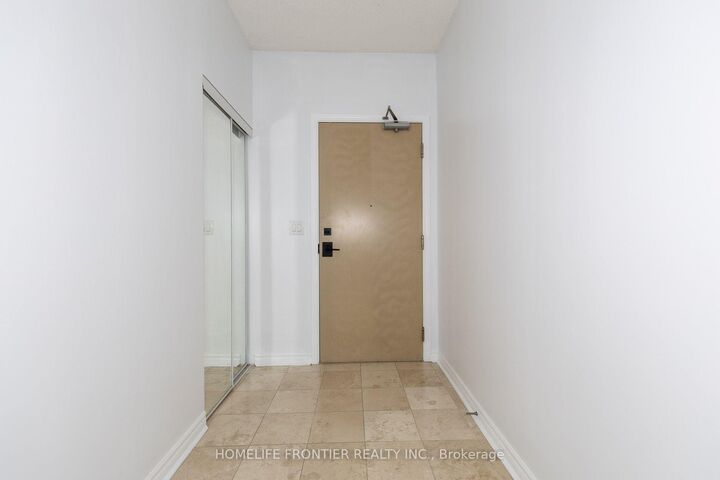 Property Photo: 18 Holmes Avenue 1712 ON M2N 0E1